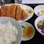 自由軒 - チキンカツ定食