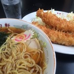 自由軒 - こんな組み合わせも（ラーメンに手を付けてしまってからの写真）