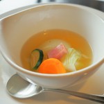 日本料理 桜坂 - ポトフ風のきれいに澄んだスープ
