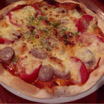 EIN - トマトとソーセージのピザ
