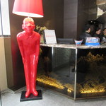 Celebrity Cuisine - ホテルのロビーでオブジェがお出迎え