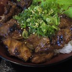 鉄板肉酒場 二代目亀田精肉店 - ハラミ丼