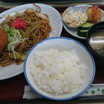 味の店　するがや - 焼きそばライス（コロッケ付）500円（税込）