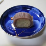 松屋菓子舗 - 中に栗あんが入った秋の松屋のお菓子です。