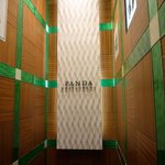 パンダ レストラン - 階段を降りていくとお店があります☆