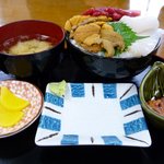 マリンハウスくどう - まぐろ、うに、イカ大盛+200円