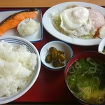 いしおか食堂 - 立派な朝食です