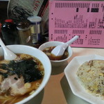 江差家 - チャーシューメンと炒飯。