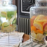 スモーブロー キッチン ナカノシマ - 水　セルフサービス