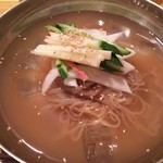 海雲台 - （2016/7  訪問）冷麺。バンチャンとセットで700円。冷麺は、かなりシンプルな仕様。