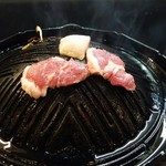 ジンギスカン らむすけ - （2016/7  訪問）うまい肉、800円。部位は頼んでのお楽しみ♪