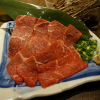 山形山　月島店 - 山形牛肉刺し。絶品！