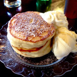 53778629 - パンケーキ プレーン バニラアイス添え（950円）