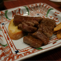 和食レストラン 羽衣 - 上がテンダー。下が、サーロイン。
