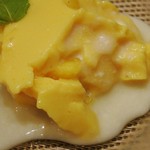 中國菜 浜正 - マンゴープリン(ココナッツソースかけ)