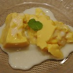 中國菜 浜正 - マンゴープリン(ココナッツソースかけ)：700円