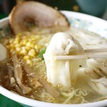 ごんや中華麺房 - ワンタン　アップ