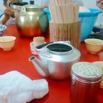 元祖長浜屋 - ラーメンだれが入ったやかん