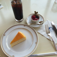 ベッラヴィスタ ラウンジ - チーズケーキとベリーソース