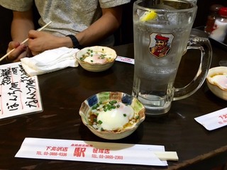 Sumibi Yakitori Eki - 温玉のお通しにチューハイをグイ飲み！