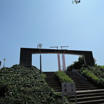 麺や 蓮と凜と仁 - こっさん(娘7歳)が公園で遊びたいと手を引っ張る。