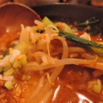 麺や 蓮と凜と仁 - もやしと挽き肉の量が多め。