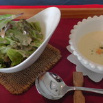 ピアットリッコ - H28年7月、ランチ(1,180円)冷静スープ、サラダ