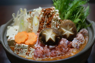 Rokkanjou - こめ豚と有田鶏のピリ辛味噌チゲ鍋！！　お肉と野菜の旨味と、オリジナル辛味噌の相性がGOOD!です＼(^o^)／