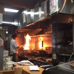 旬菜と海鮮　森田屋 - 焼き場で炎が