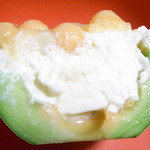 パティスリー アンシャンテ - 小さいけどメロン半玉　軽いムースと涼しげなゼリー