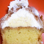 パティスリー アンシャンテ - 中のクリームは２種類　ほろっとした特別なカンジの生地にオン