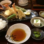 旬の魚と四季の地酒 居酒屋はっさく - 天婦羅定食 1000円