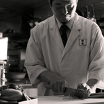 北新地 大嵓埜 - 老舗料亭出身の料理長が、季節に合わせた旬の素材を、熟練の技を用いて美しい一皿へ昇華。