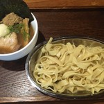 Sapporo Gyouza Seizoujo - 自家製オリジナル乱切り麺を使った製造所の熱盛りつけ麺始めました！めっちゃ旨い・・