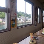 魚正 - ・店内から漁港が、と言うより、隣は海