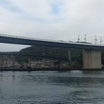 魚正 - ・店内からサイヤ大橋が、海の上、橋の上に交差点がある