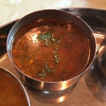 エパレット - ラッサム、トマト、ガーリック、パクチー、クミン、マスタードシード、タマリンド、辛さはブラックペッパーでしっかりと。これもたまらないうまさ