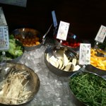 やさいの王様 銀座店 - ランチビュッフェの生野菜例