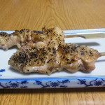 やきとりの　『三冠王』 - 料理写真:【鶏ももの粗びき黒こしょう焼】