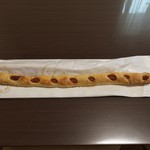 粉とクリーム - 本日のポンイツ。  長〜いウインナー棒、全長およそ40cm！  オトーサン御満悦の朝食。  自宅にて