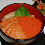 サーモンつぶっこ（ししゃも卵）丼