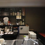 焼き鳥 丈参 - カウンターよりの店内