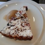 レストラン コバヤシ - ブルーベリーのタルト　烏龍茶アイス添え