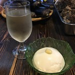 居酒屋せいご - なんぜんじ (豆腐) と日本酒グラス
