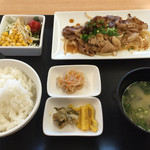 カフェ＆ラウンジ 空と月 - 豚の生姜焼定食＝６００円
            ２８年７月