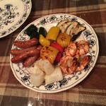 再度山荘 - 2016.7.19：前菜:赤・黄色のパプリカ、玉葱、ズッキーニ、ウィンナー、エビ、イカ
      ４人前