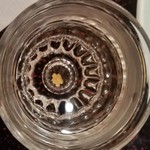 鰻割烹 伊豆栄 - 日本酒の中に桜の金箔有り