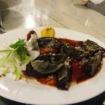 竹海 - 薬味が乗っているピータン