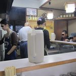 牛舌の店 多津よし - 狭い厨房、３人で切り盛りしてました