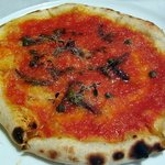 カトリカ - トマトソースとアンチョビのピッツァ